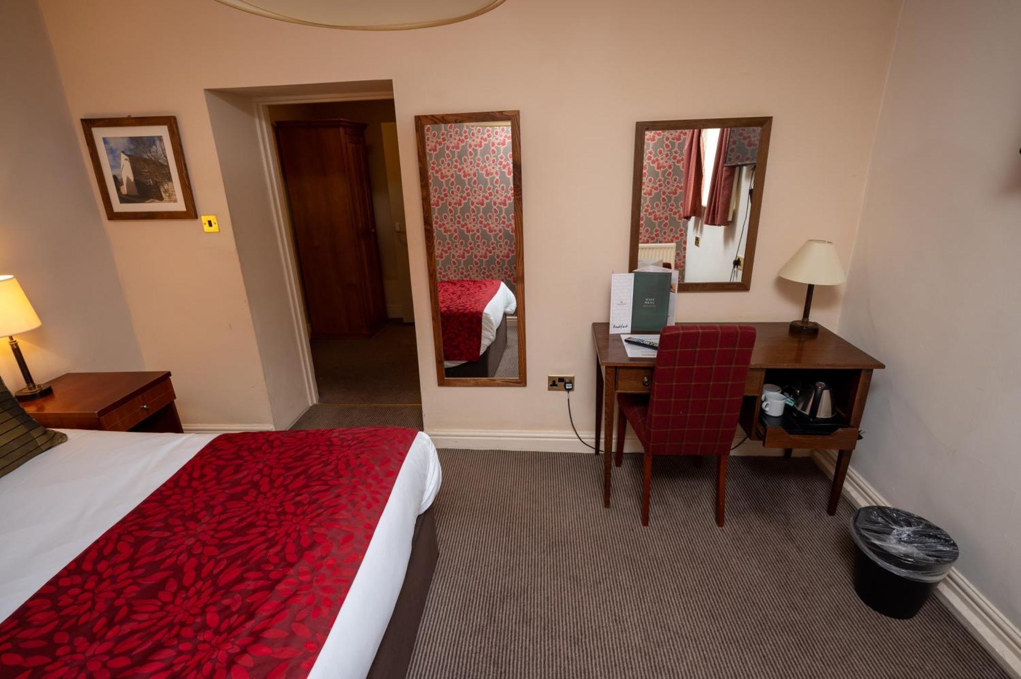 Cross Hands Hotel By Greene King Inns Old Sodbury Dış mekan fotoğraf
